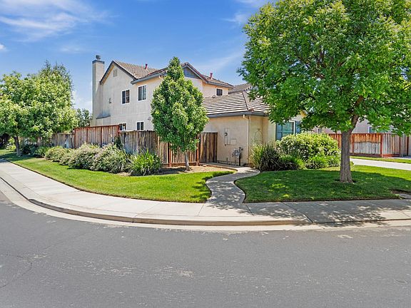 3rd image of 1414 Hazelnut Way
