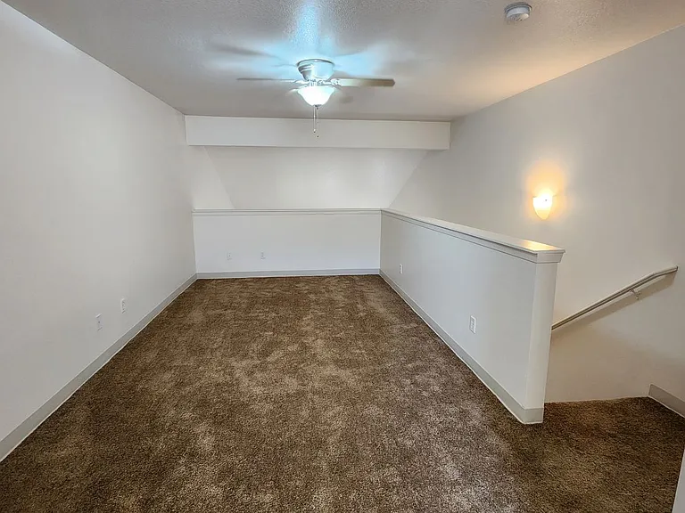 Emerald Pointe — Photo 32
