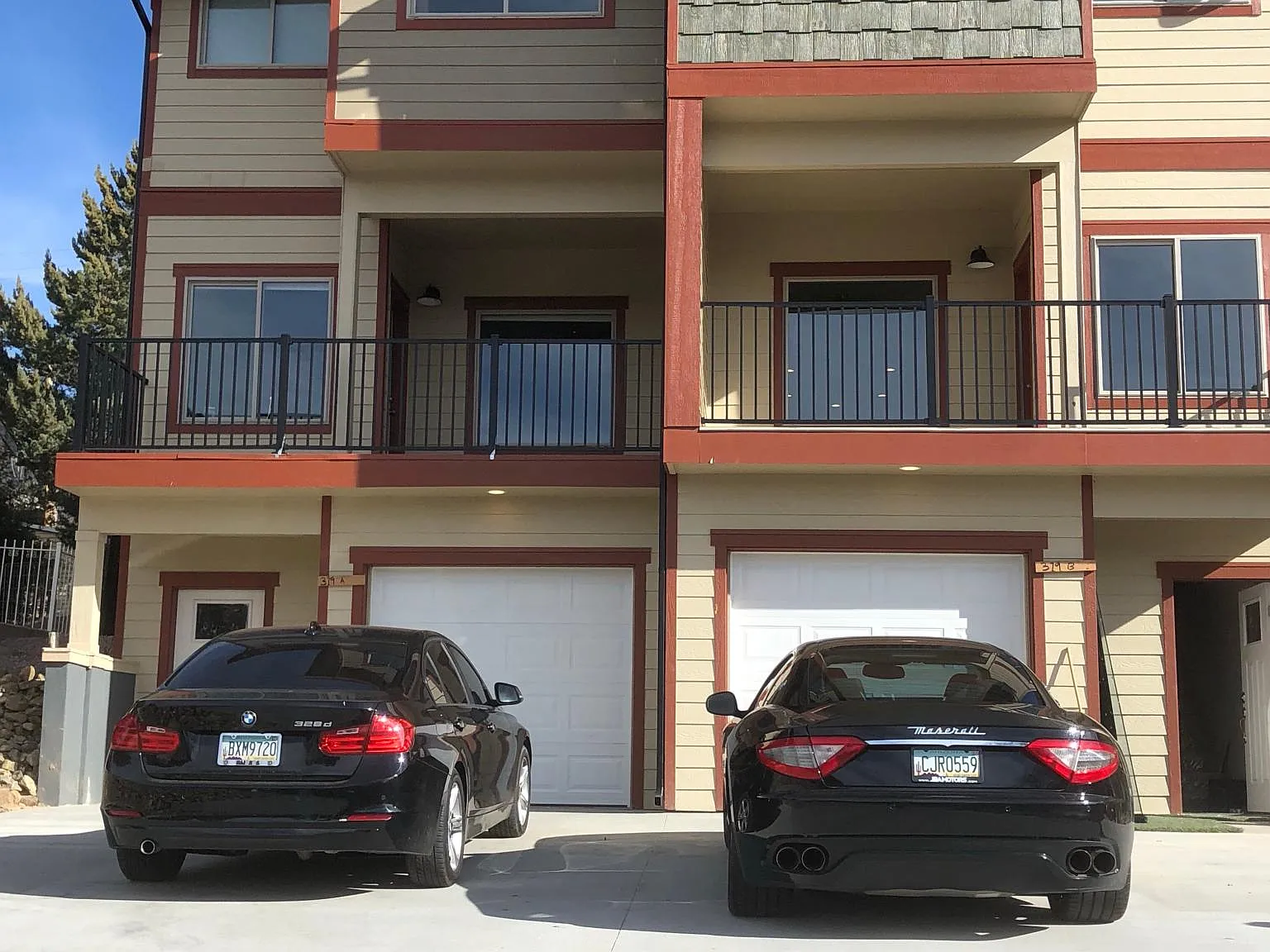 321 S Pleasant St — Photo 1