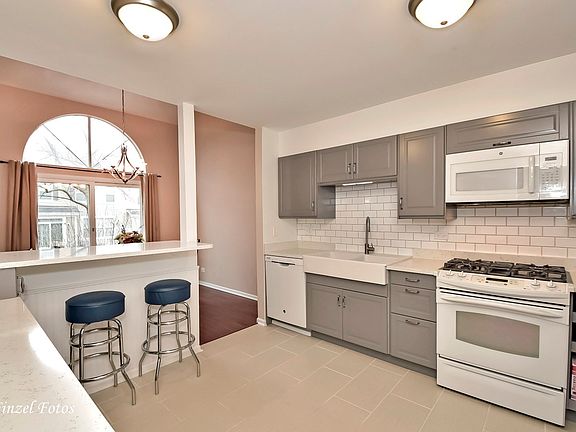 4th image of 406 W Hamilton Dr #203