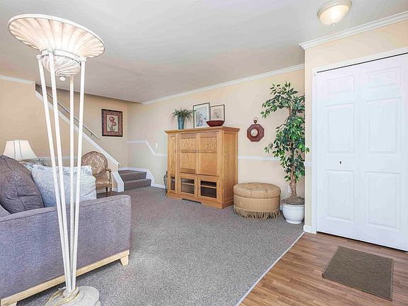 4th image of 15207 Renshaw Dr