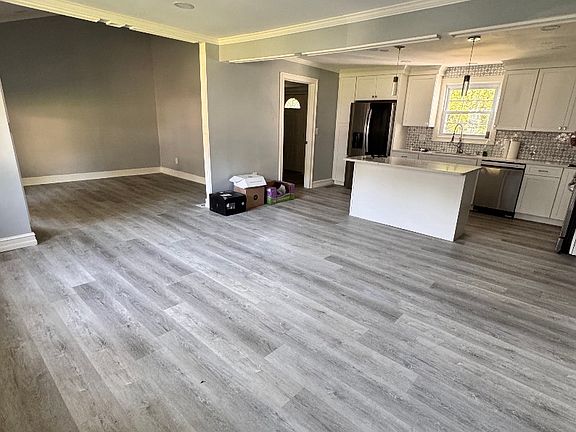 3rd image of 523 Norton Ave