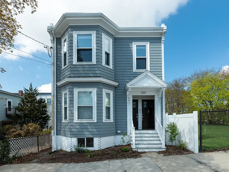 201 Byron St #2 — Photo 7