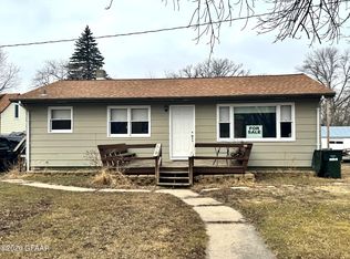 303 E 2nd Ave N, Cavalier, ND 58220