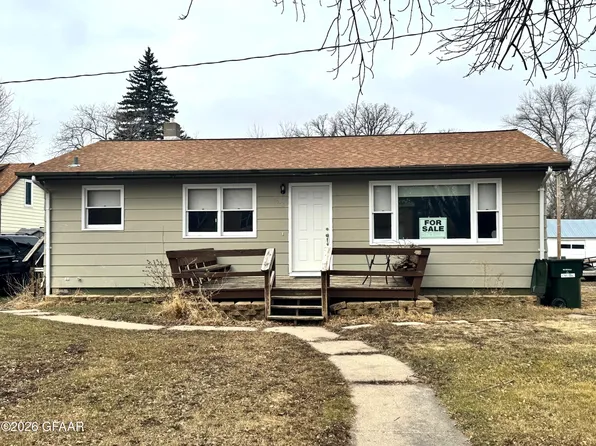 303 E 2nd Ave N, Cavalier, ND 58220