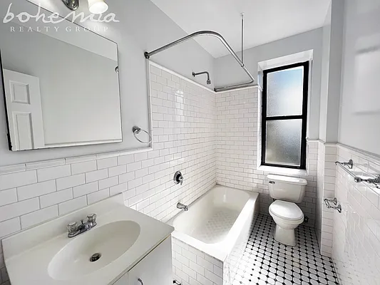 Rented by Bohemia Realty Group | media 8