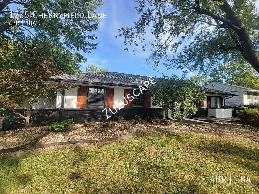 1235 Cherryfield Lane / 4 Bedroom 1 Bathroom in Greenwood Indiana — Photo 1
