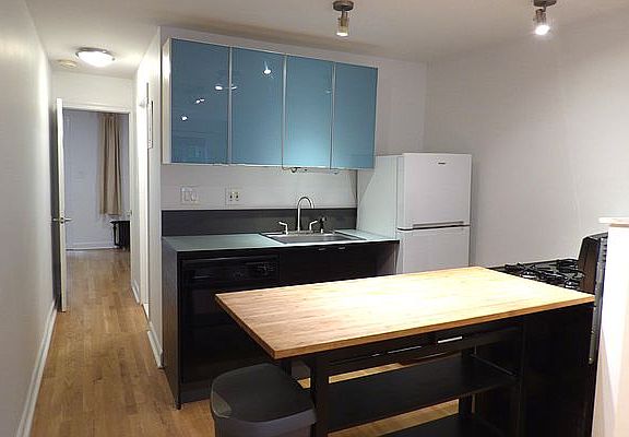 3rd image of 576 Park Pl #1