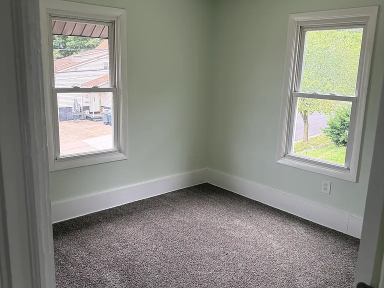 985 W Wilbeth Rd — Photo 8