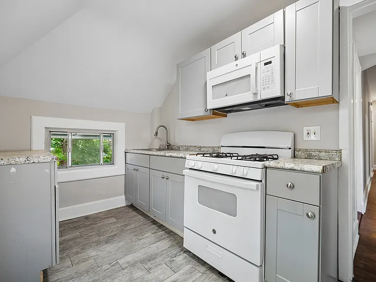 113 Park Pl #2 — Photo 3