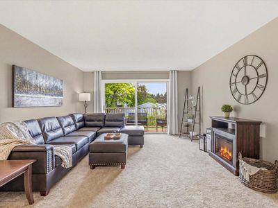 132 Demont Ave E APT 221, Little Canada, MN, 55117