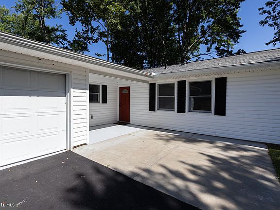 4th image of 4322 Moylan Ln