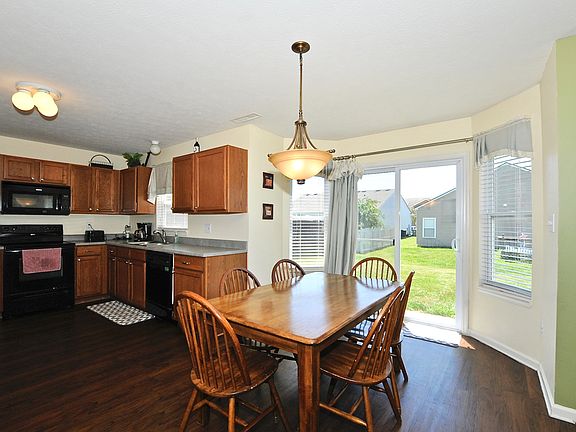3rd image of 12745 Braddock Ln