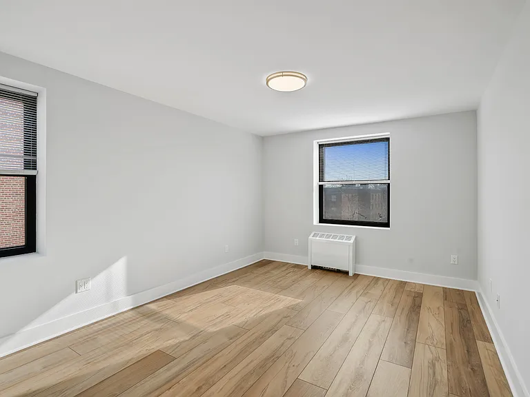 Harbor House — Photo 4
