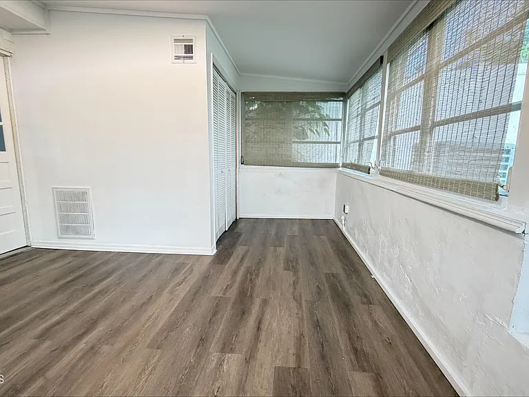 104 Burlington Ave — Photo 17
