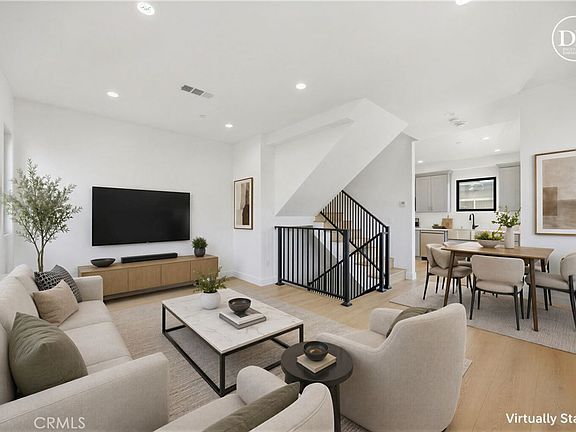2nd image of 10154 Regent St