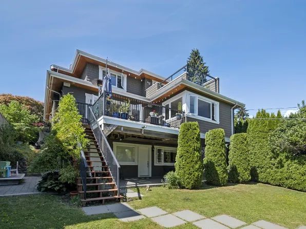 1225 Adderley St, North Vancouver, BC V7L 1T6
