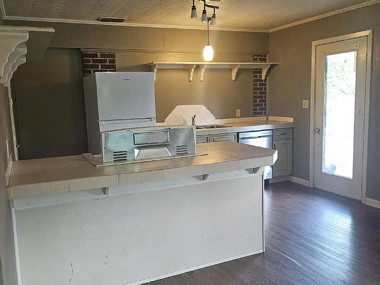 1801B W Nettleton Ave — Photo 3