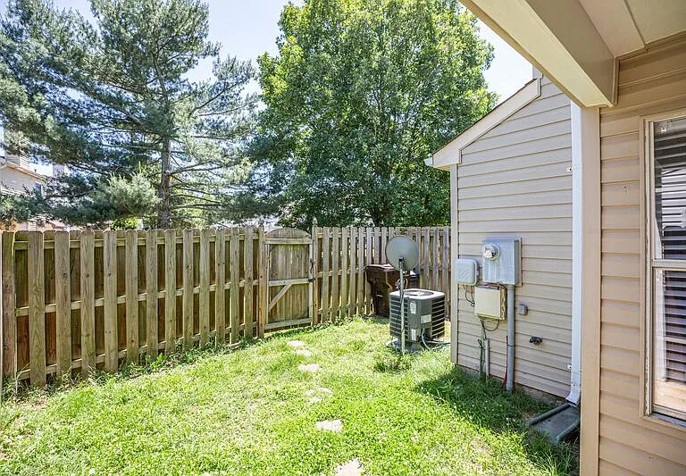 11121 Oxford Ter — Photo 19
