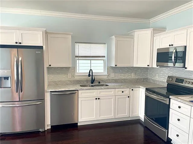 3 bed, 2.0 bath, 1190 sqft, $2,400 — Photo 4