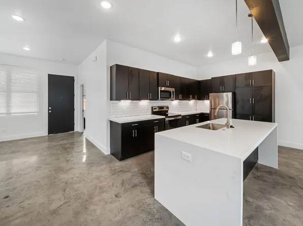 211 Lynn Dr #102, Bryan, TX 77801