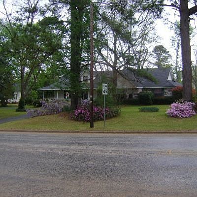 1st image of 304 E San Antonio St