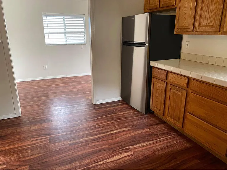 1420 Brookes Ave — Photo 8