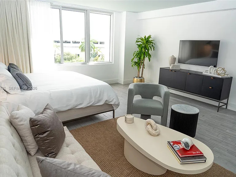 1100 West Ave #415 — Photo 2