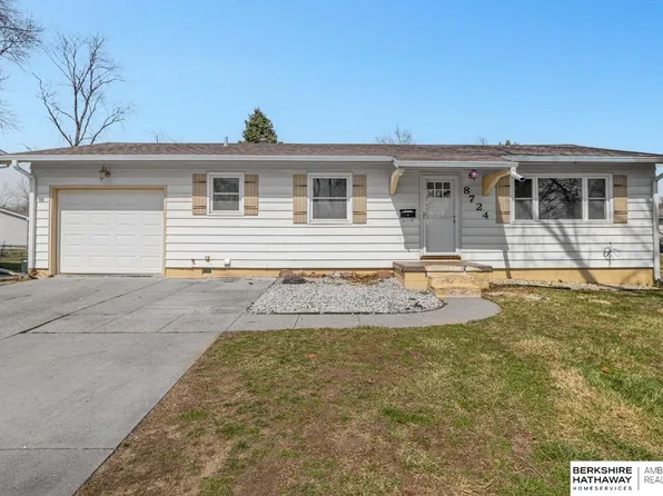 8724 Park View Blvd, La Vista, NE 68128