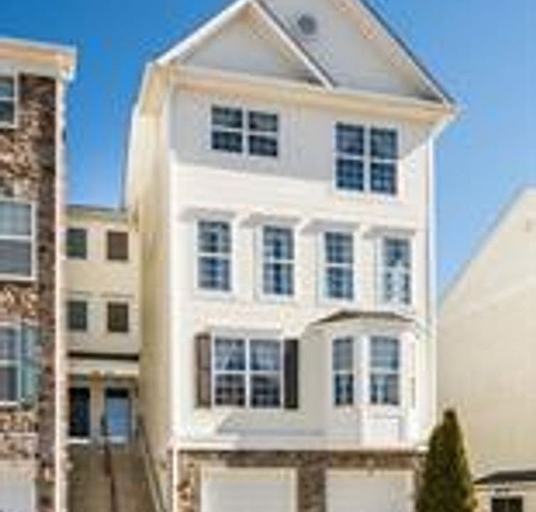 1st image of 140C Mohegan Dr #G