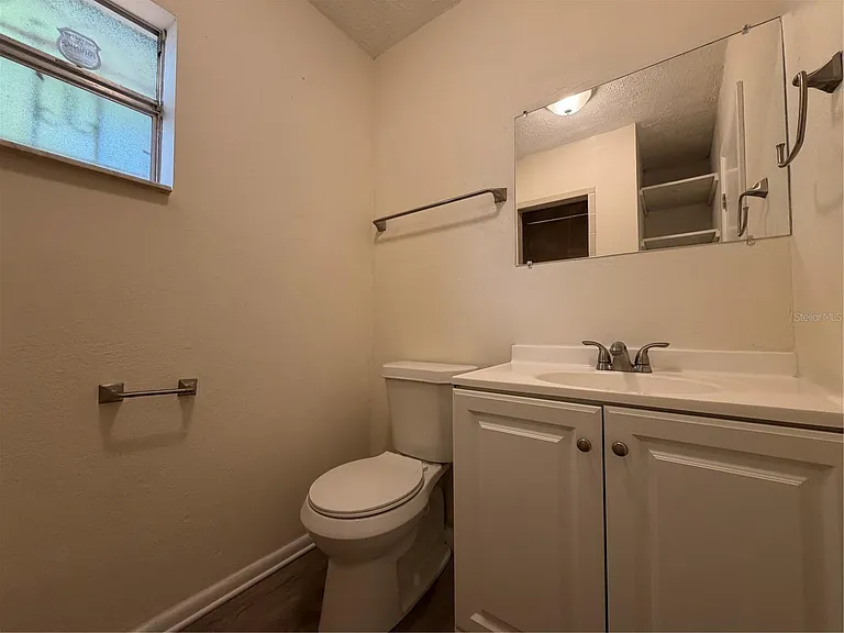 1740 W Walnut St — Photo 20