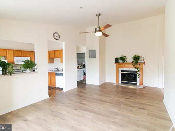 7505 Calderon Ct #213, Alexandria, VA 22306