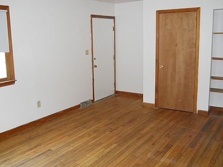 2nd image of 11 Hobart Ln