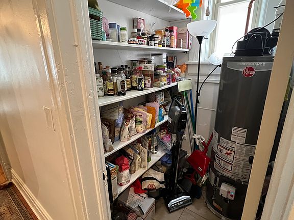 4th image of 1114 N Wolcott Ave APT 1F