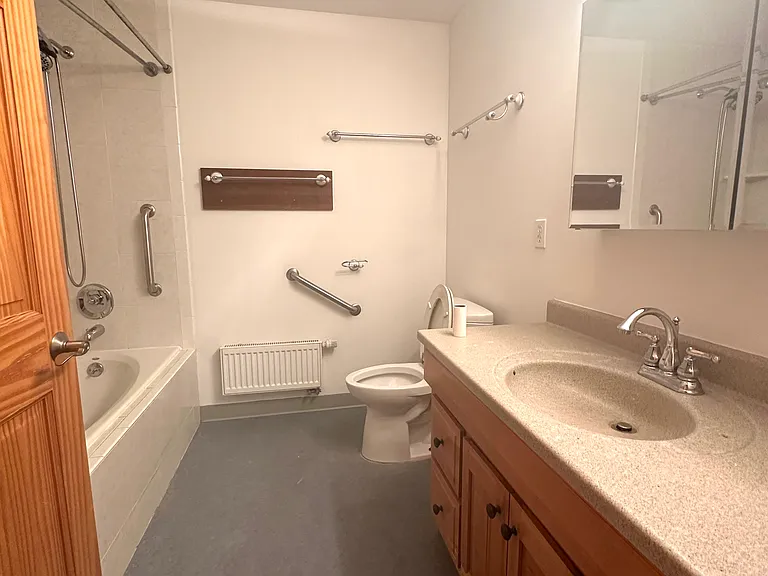 Restroom (2nd floor)
