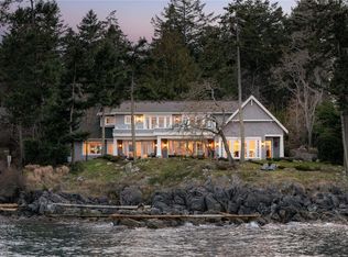 2616 Queenswood Ln, Saanich, BC V8N 1X5