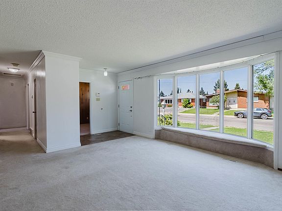 4th image of 11115 39a Ave NW