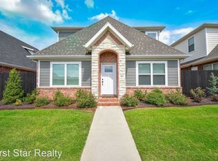 636 N Malbec Rd, Fayetteville, AR 72704