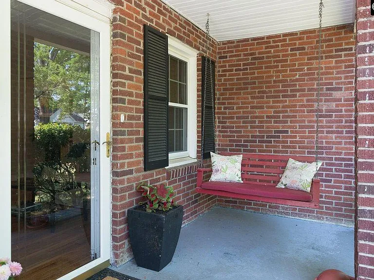 2744 Monroe St — Photo 2