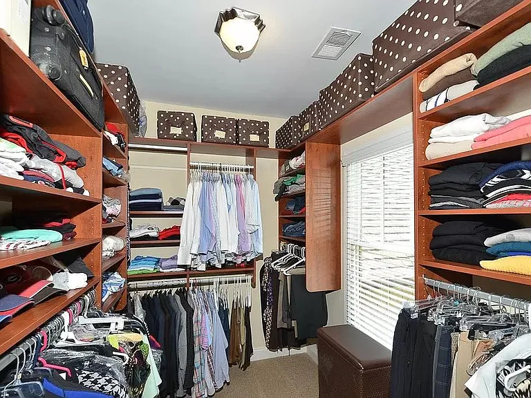 Master closet 2