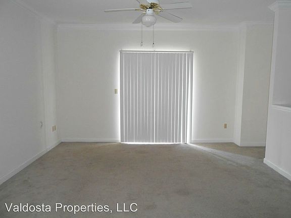 4th image of 2502 Jerry Jones Dr APT 26