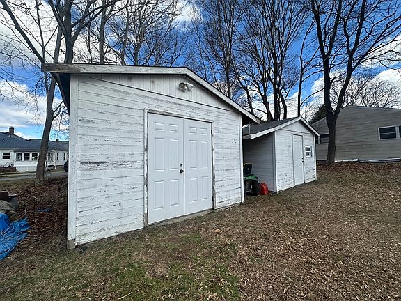 3rd image of 218 Main St