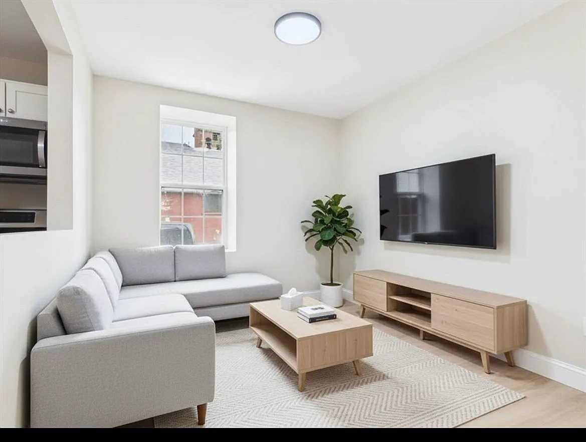 3 bed, 800 sqft, $2,000 — Photo 2