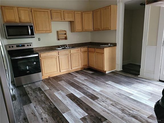 5th image of 31 S Limestone St