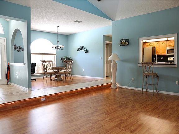 5th image of 8422 Millwood Dr