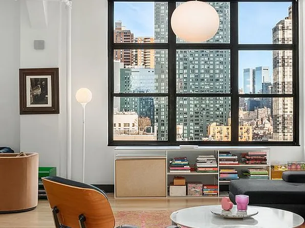 448 W 37th St APT 9A, New York, NY 10018