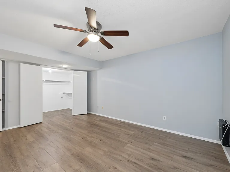 513 Hunters Glen St — Photo 15