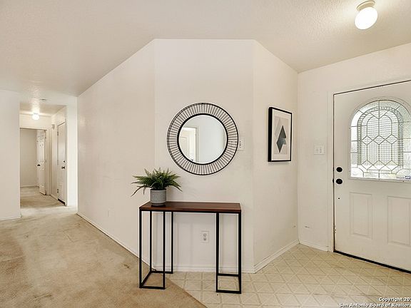 2nd image of 5643 Lovett Oaks