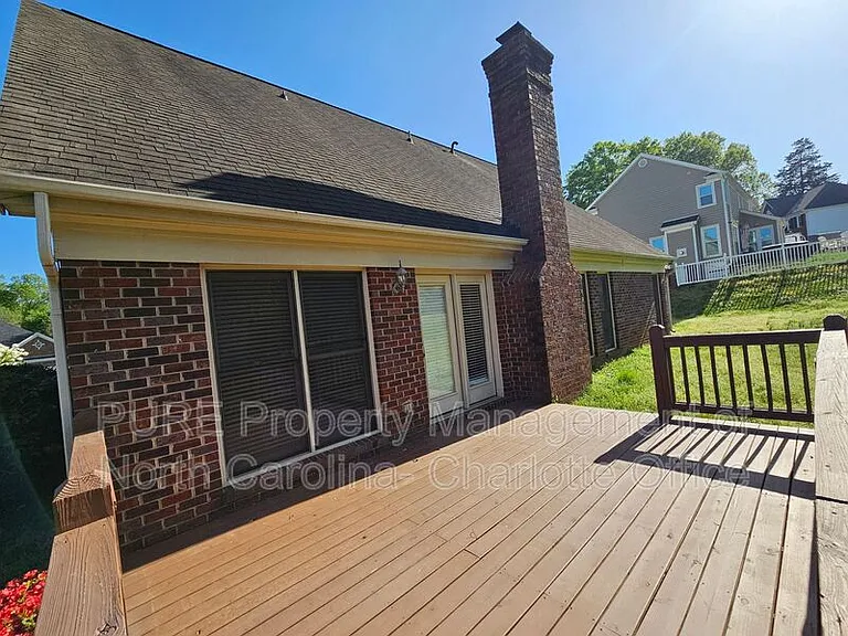 151 Woodfern Pl — Photo 38