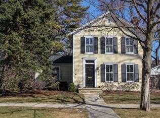 217 N 3rd St, Geneva, IL 60134